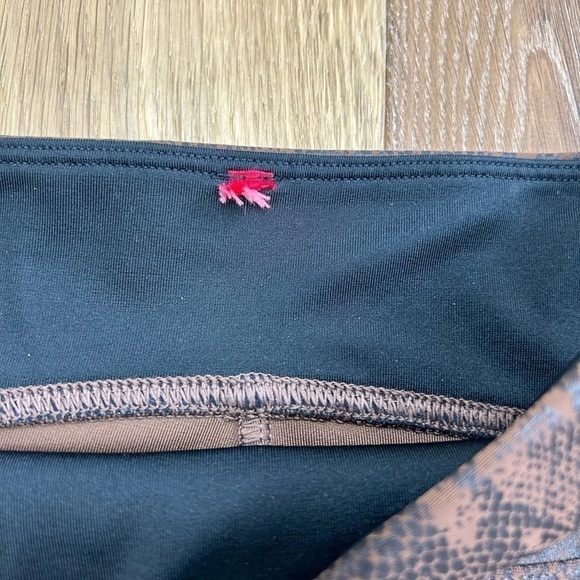 Spanx Faux Leather Brown Snakeskin Leggings Animal Print Pants XS - Picture 7 of 11